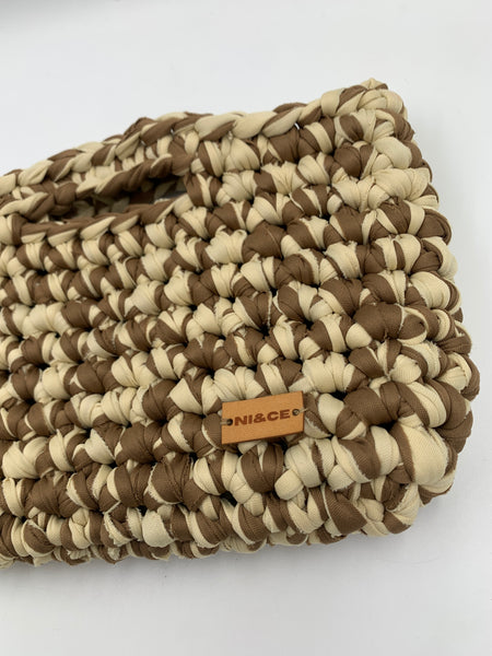 Bolsa de mano en café y beige