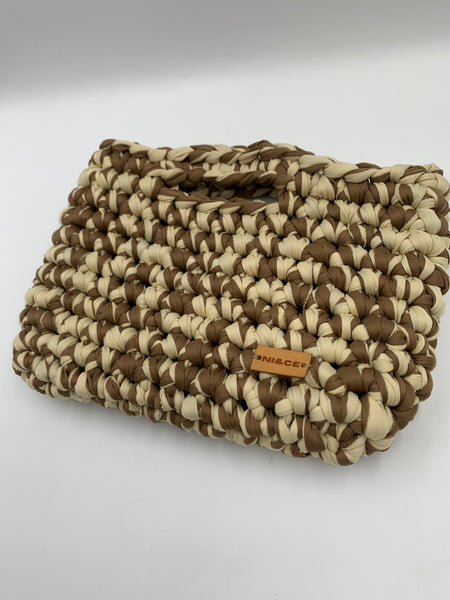Bolsa de mano en café y beige
