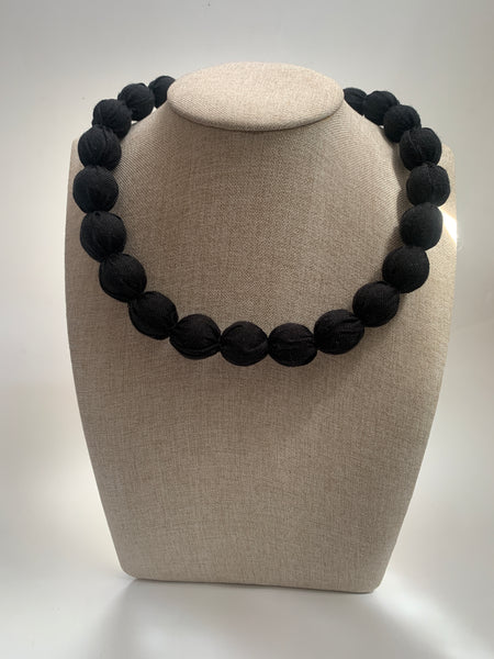 Collar liso negro