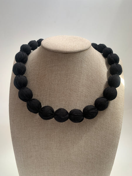 Collar liso negro