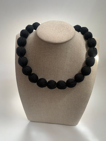 Collar liso negro