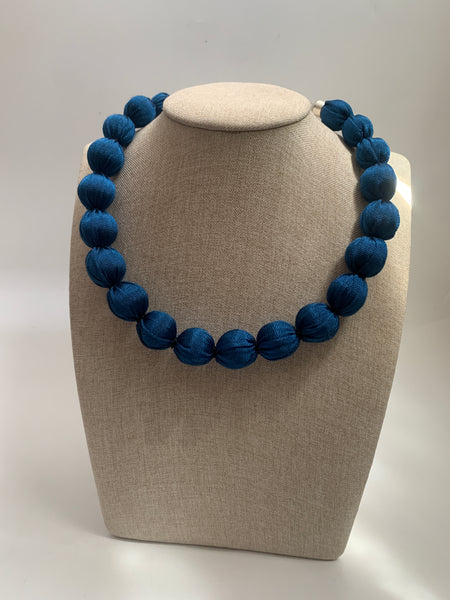 Collar liso azul cobalto
