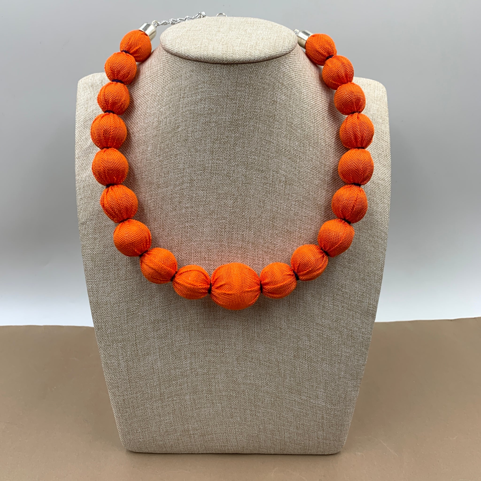 Collar clásico liso naranja