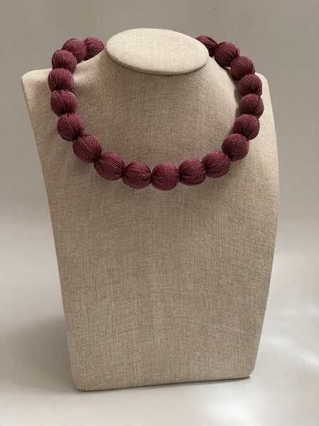 Collar rebozo moteado guinda.