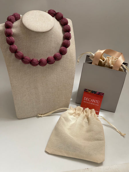 Collar rebozo moteado guinda.