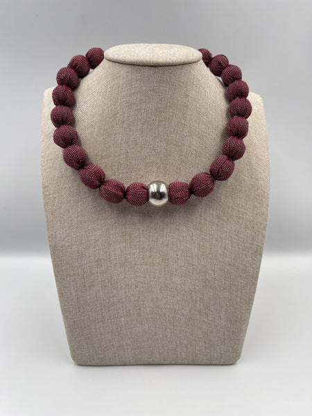 Collar rebozo moteado guinda.