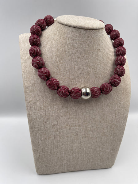 Collar rebozo moteado guinda.