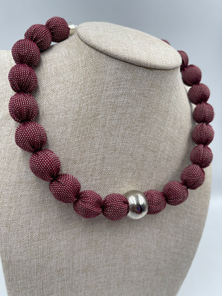 Collar rebozo moteado guinda.