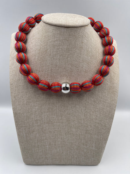 Collar ópalo y carmesí