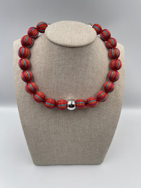 Collar ópalo y carmesí