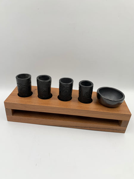 Base Tzalam con tequileros y Jícara de barro negro